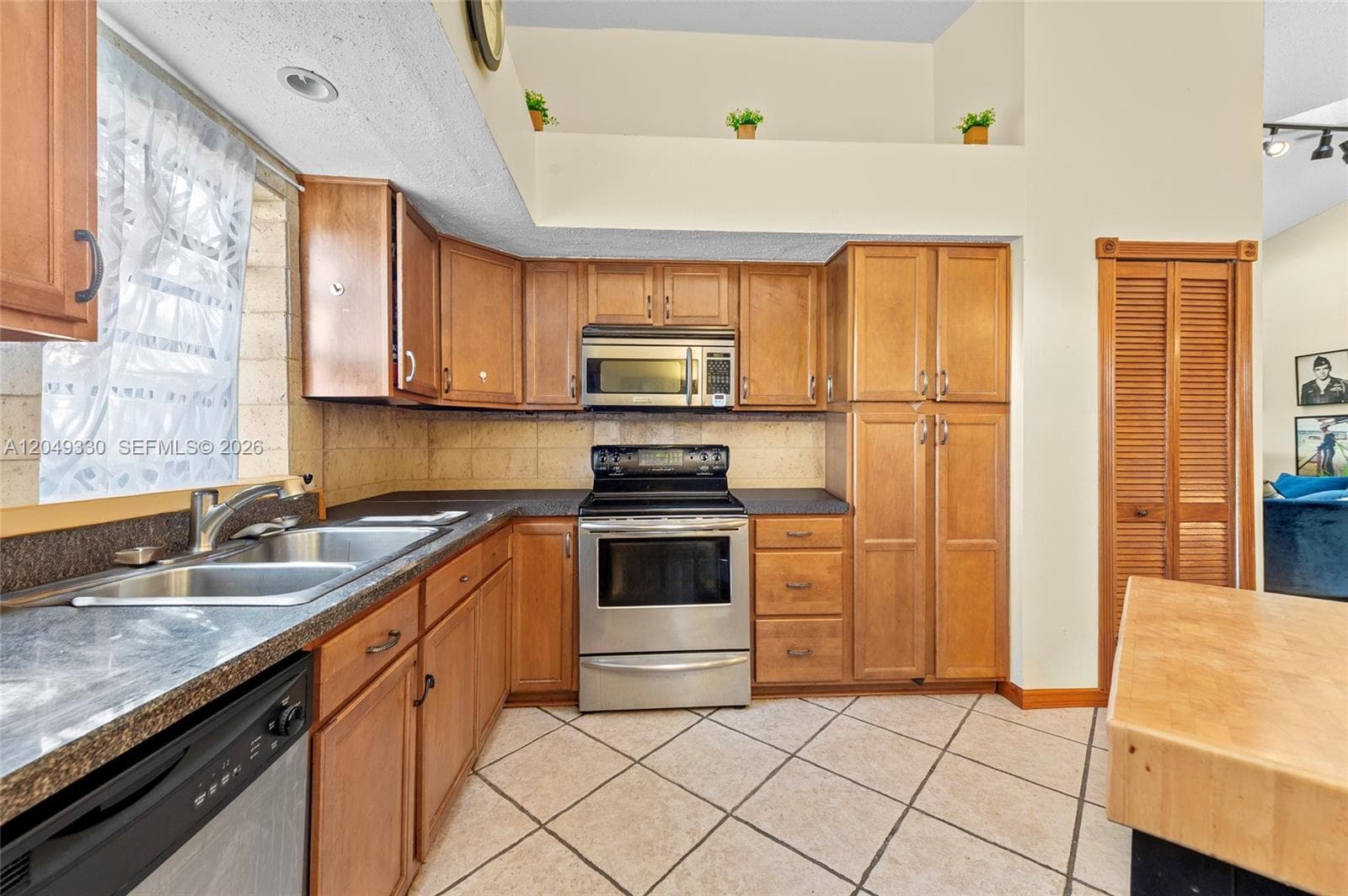 8220 Waterford Ln, Tamarac FL 33321 photo 5