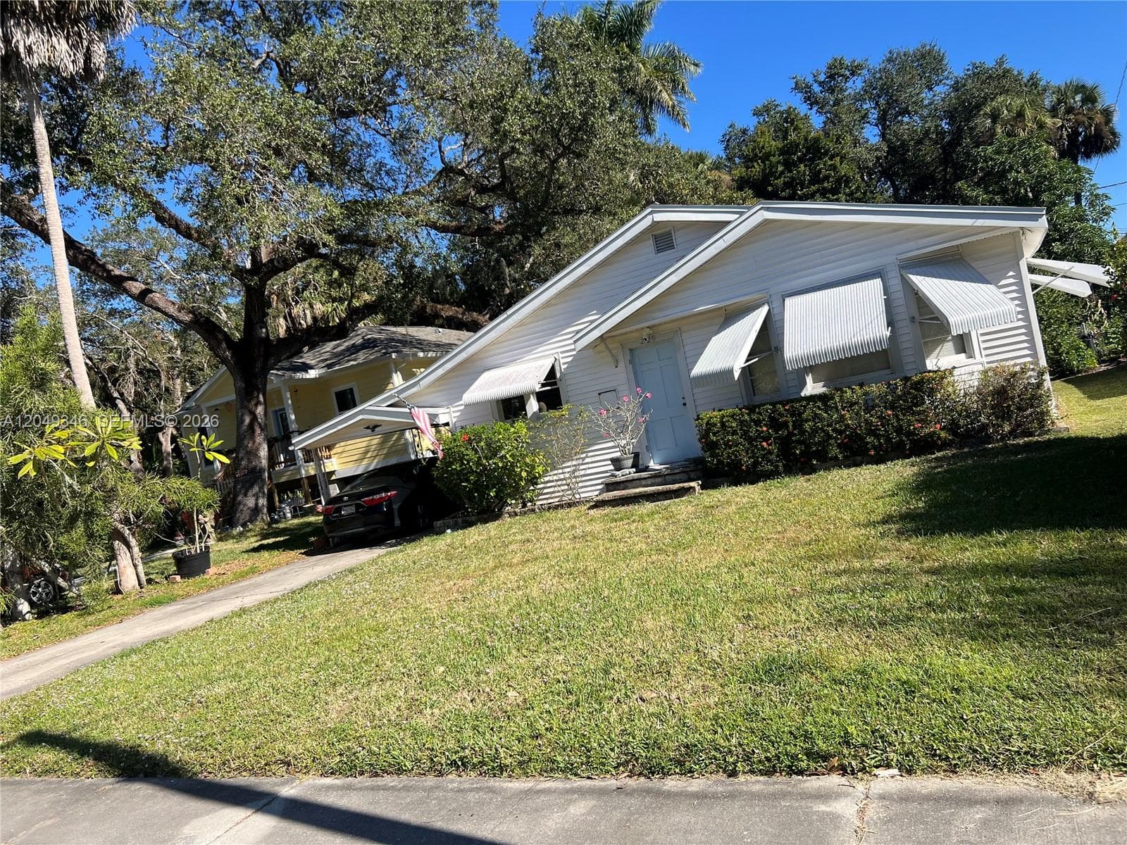 229 Granada Blvd., Fort Myers FL 33905