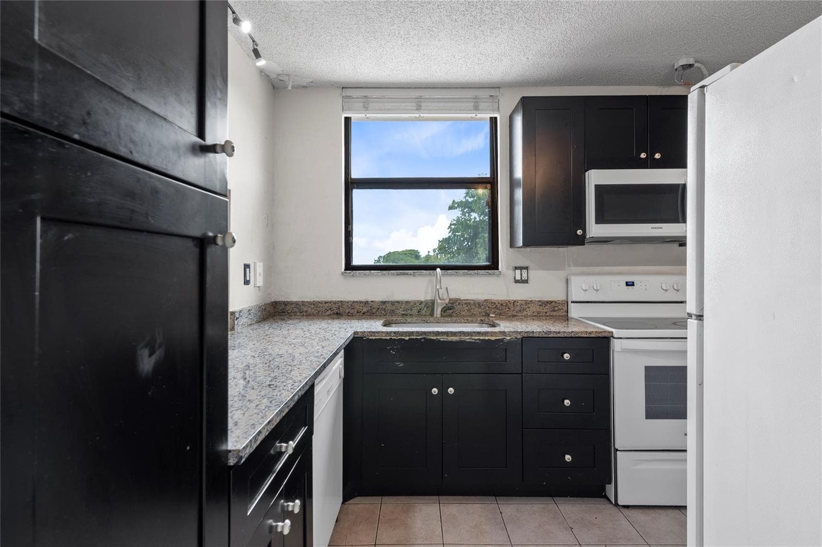 8429 Forest Hills Drive # 304, Coral Springs FL 33065 photo 4
