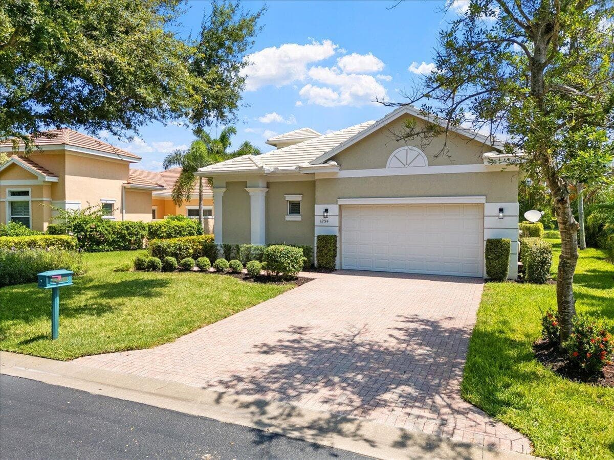 1254 River Reach Drive, Vero Beach FL 32967 photo 2