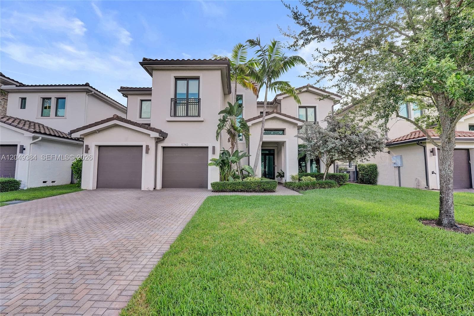 5742 E Brookfield Cir E, Hollywood FL 33312