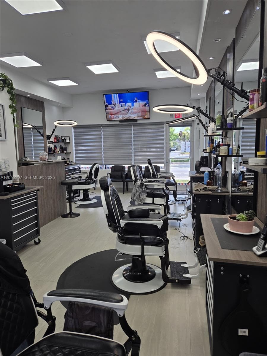 218 N Federal Highway, Hallandale Beach FL 33009 photo 2
