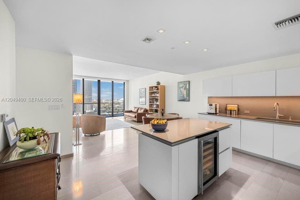 68 SE 6th St # 1710, Miami FL 33131 photo 5