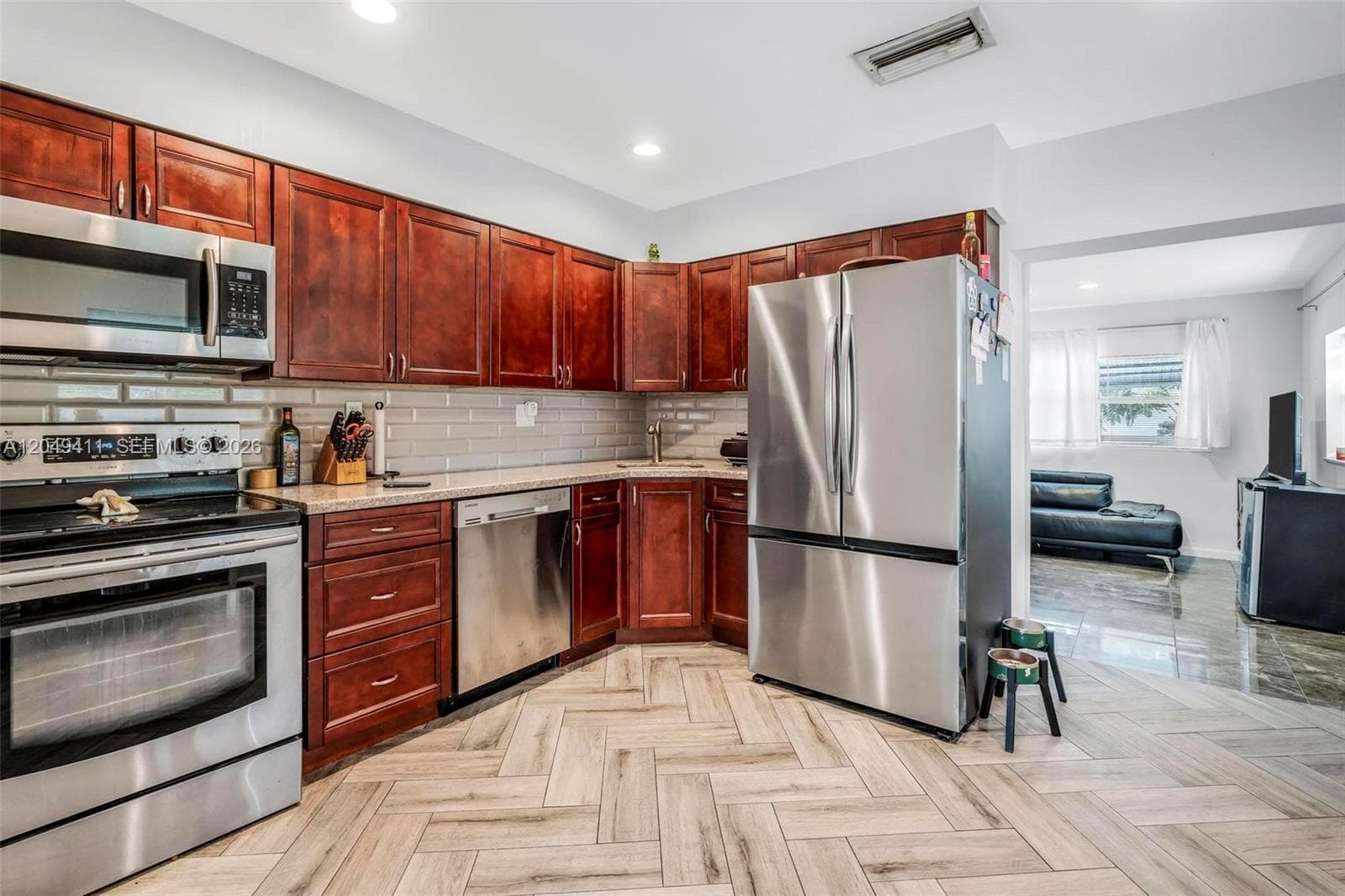 7211 NW 76th St, Tamarac FL 33321 photo 2