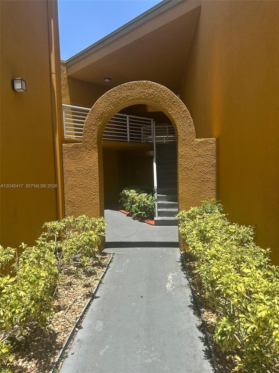 9741 Fontainebleau Blvd # H109, Miami, FL 33172 photo 2