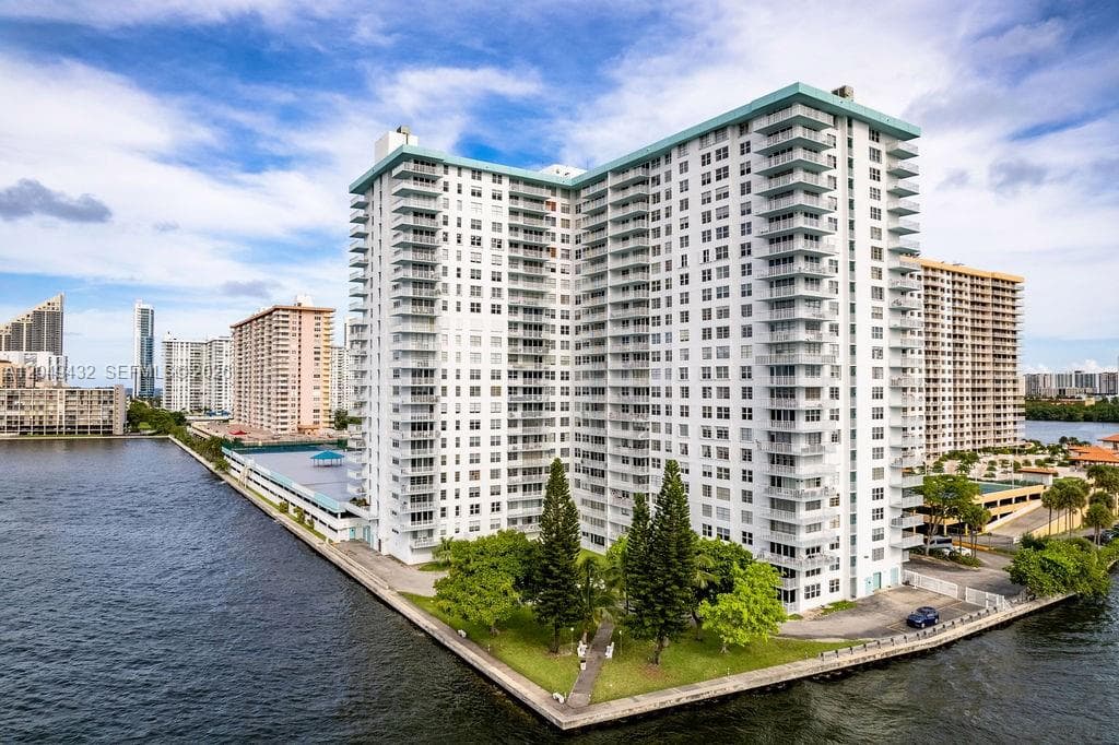 301 174th St # L05, Sunny Isles Beach FL 33160