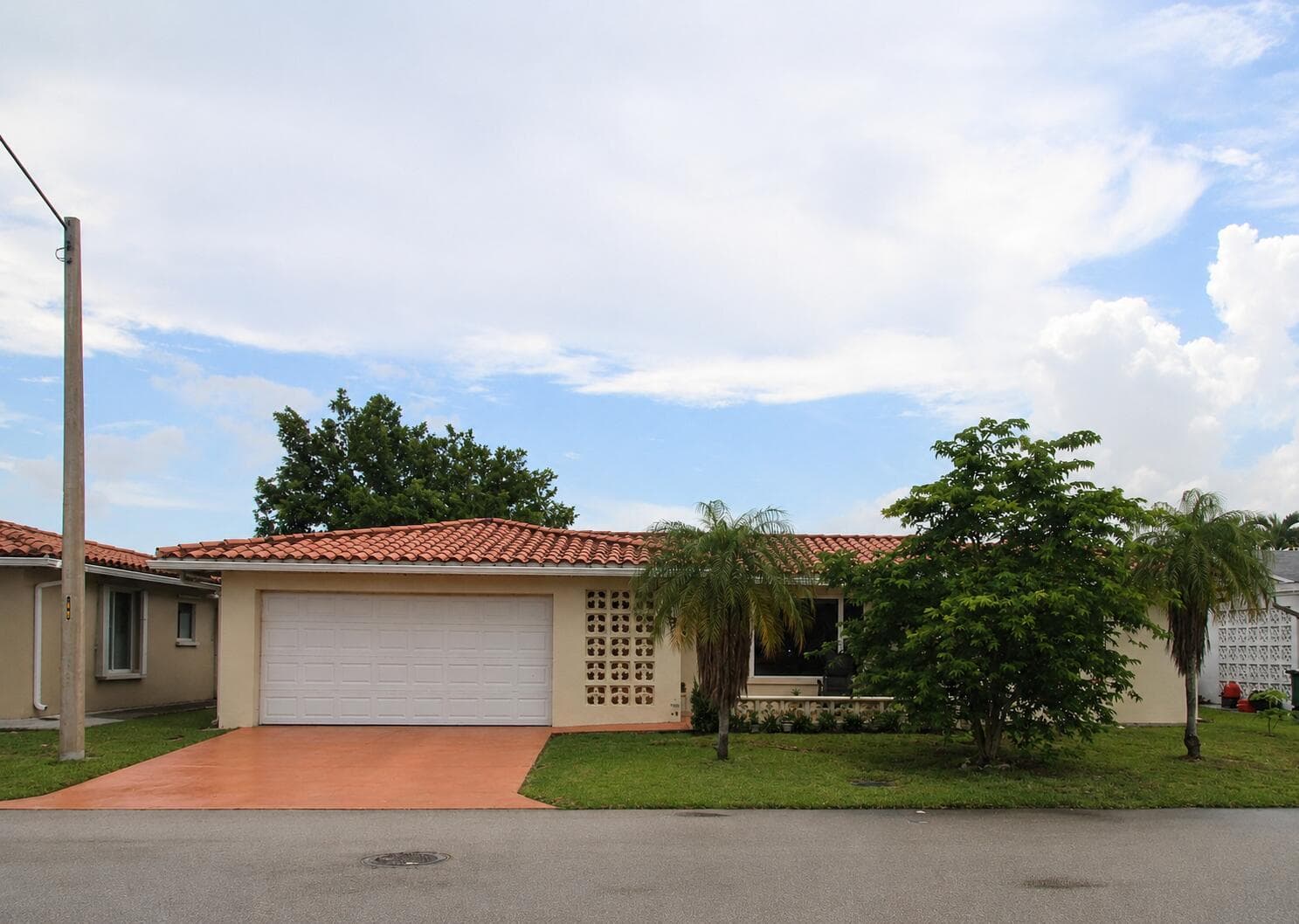 4914 NW 49th Road, Tamarac FL 33319