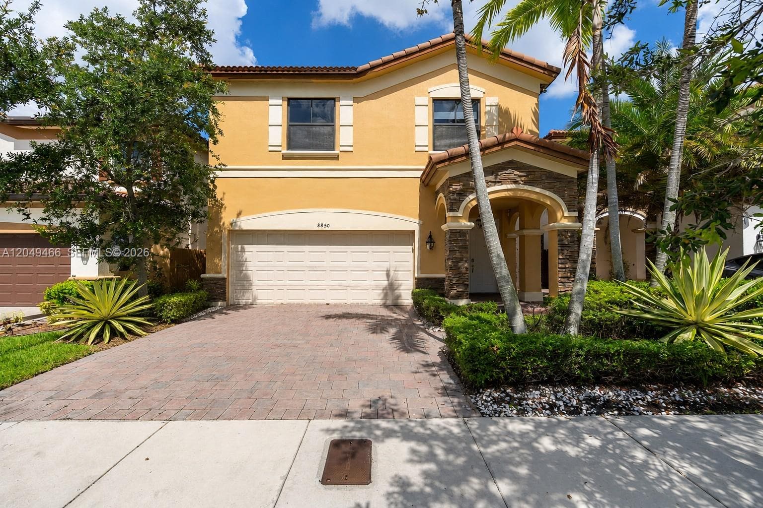 8850 NW 99th Path, Doral FL 33178