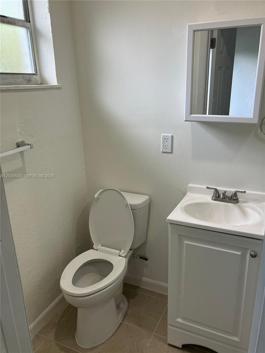 467 NW 8th St # 4, Miami, FL 33136 photo 5