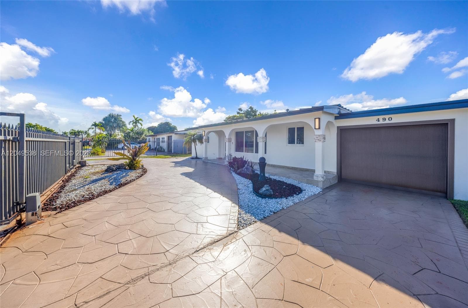 490 W 33rd Pl, Hialeah FL 33012 photo 2