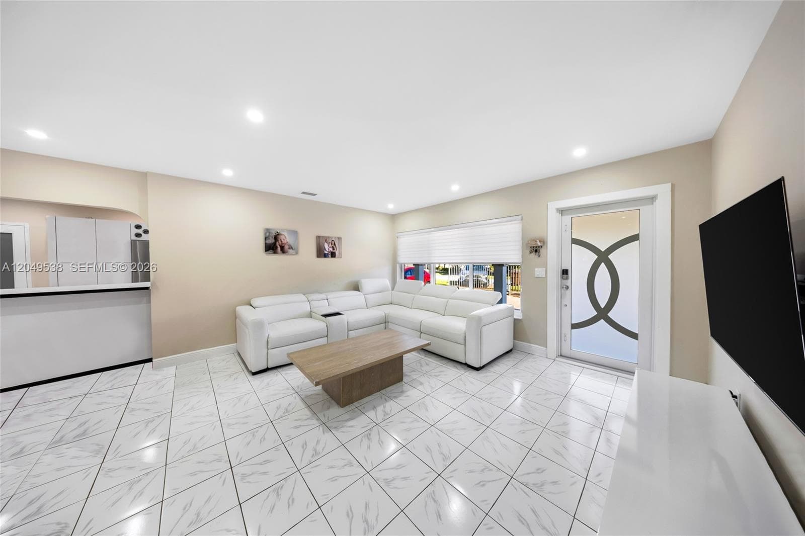 490 W 33rd Pl, Hialeah FL 33012 photo 4
