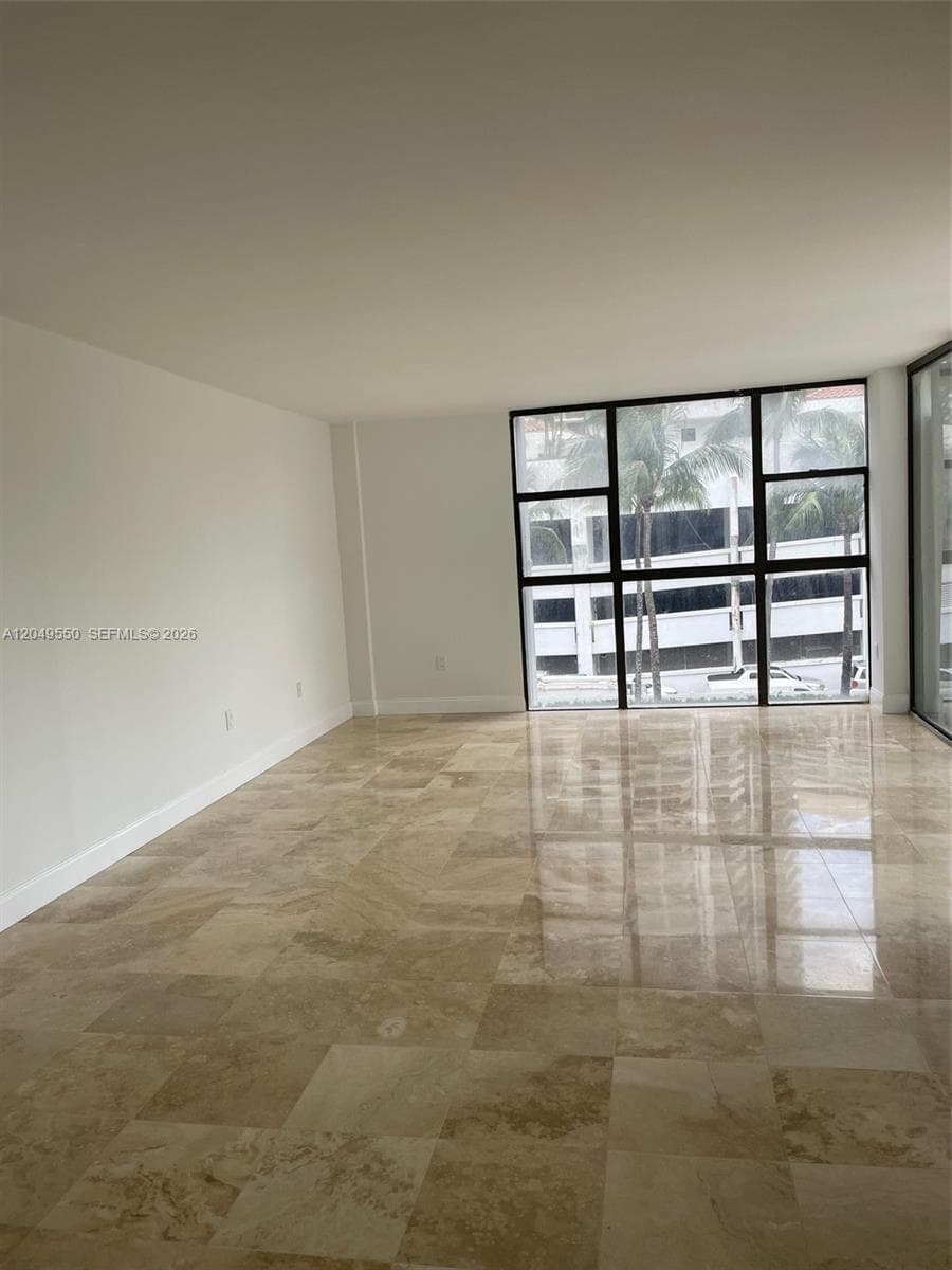 3731 N Country Club Dr # 323, Aventura FL 33180 photo 2