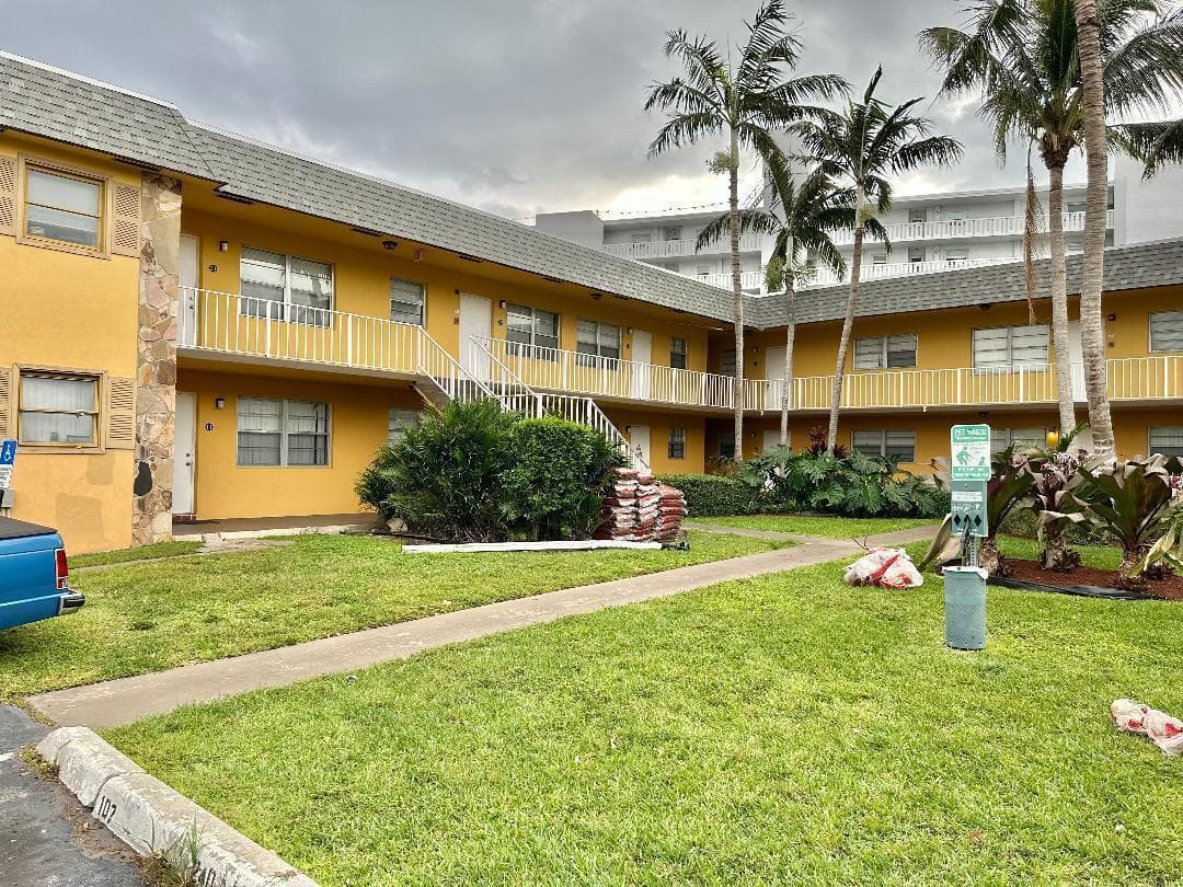 240 Croton Avenue # 110, Lantana FL 33462 photo 2