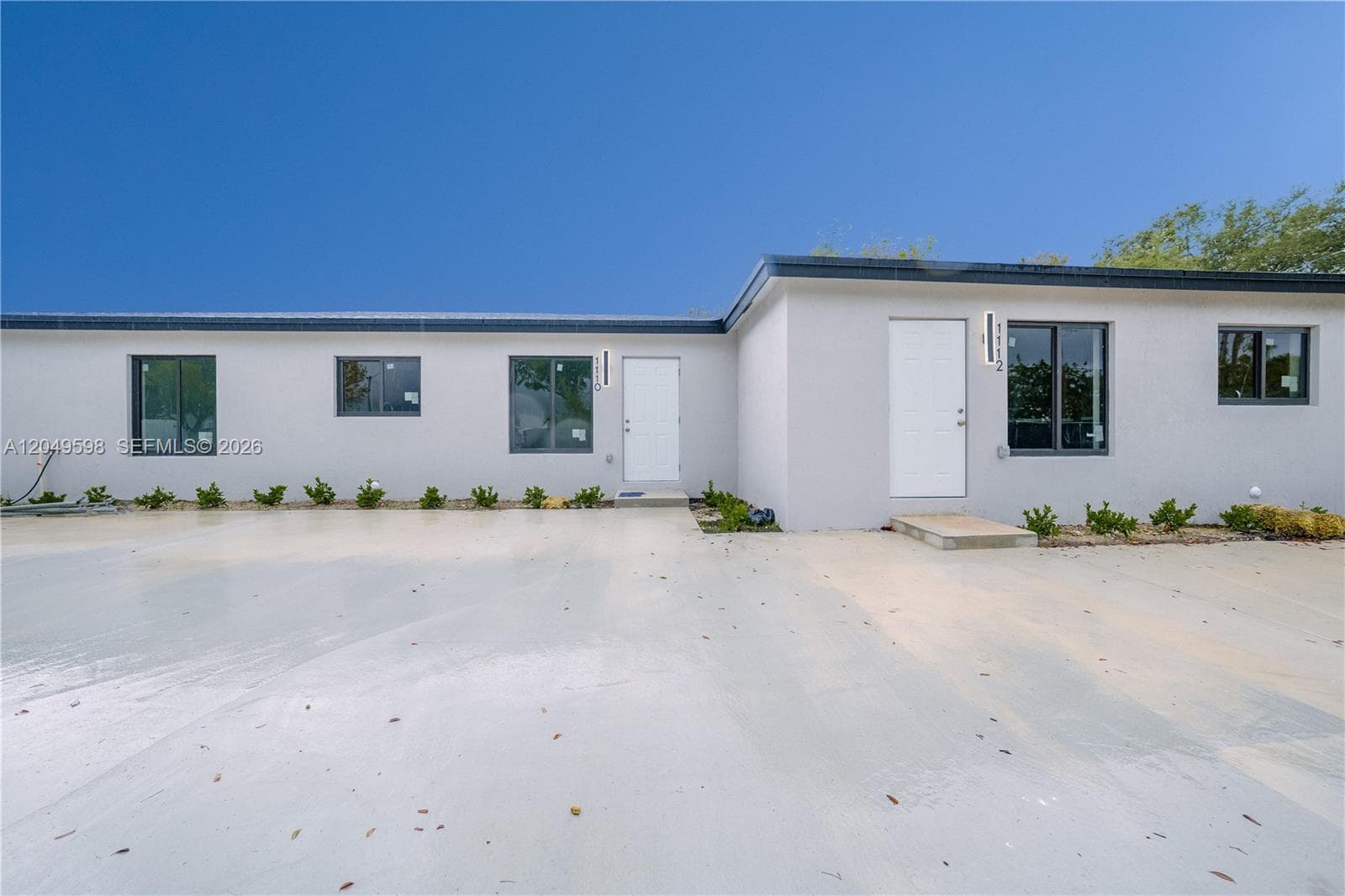 1112 NW 81st St, Miami FL 33150 photo 2