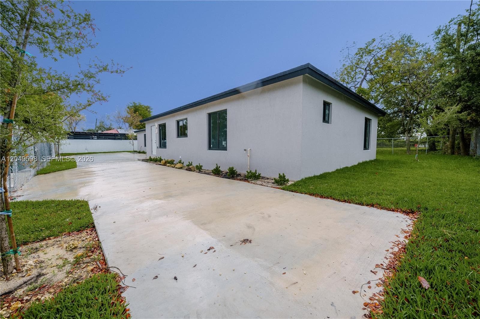 1112 NW 81st St, Miami FL 33150 photo 4