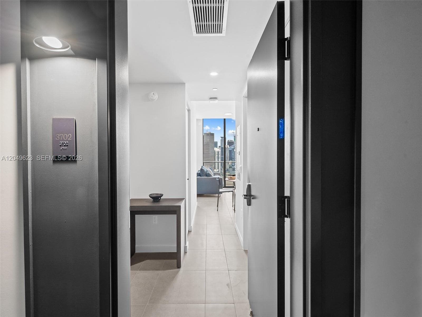 121 NE 5th St # 3703, Miami FL 33132 photo 3