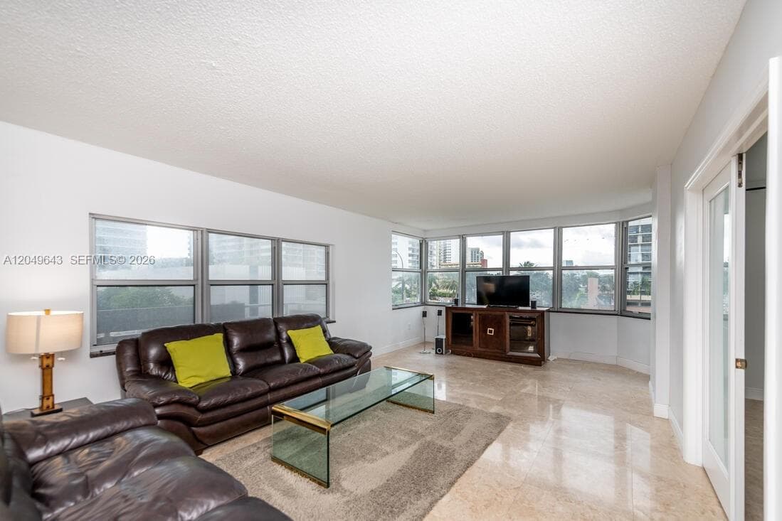 1985 S Ocean Dr # 2Q, Hallandale Beach FL 33009