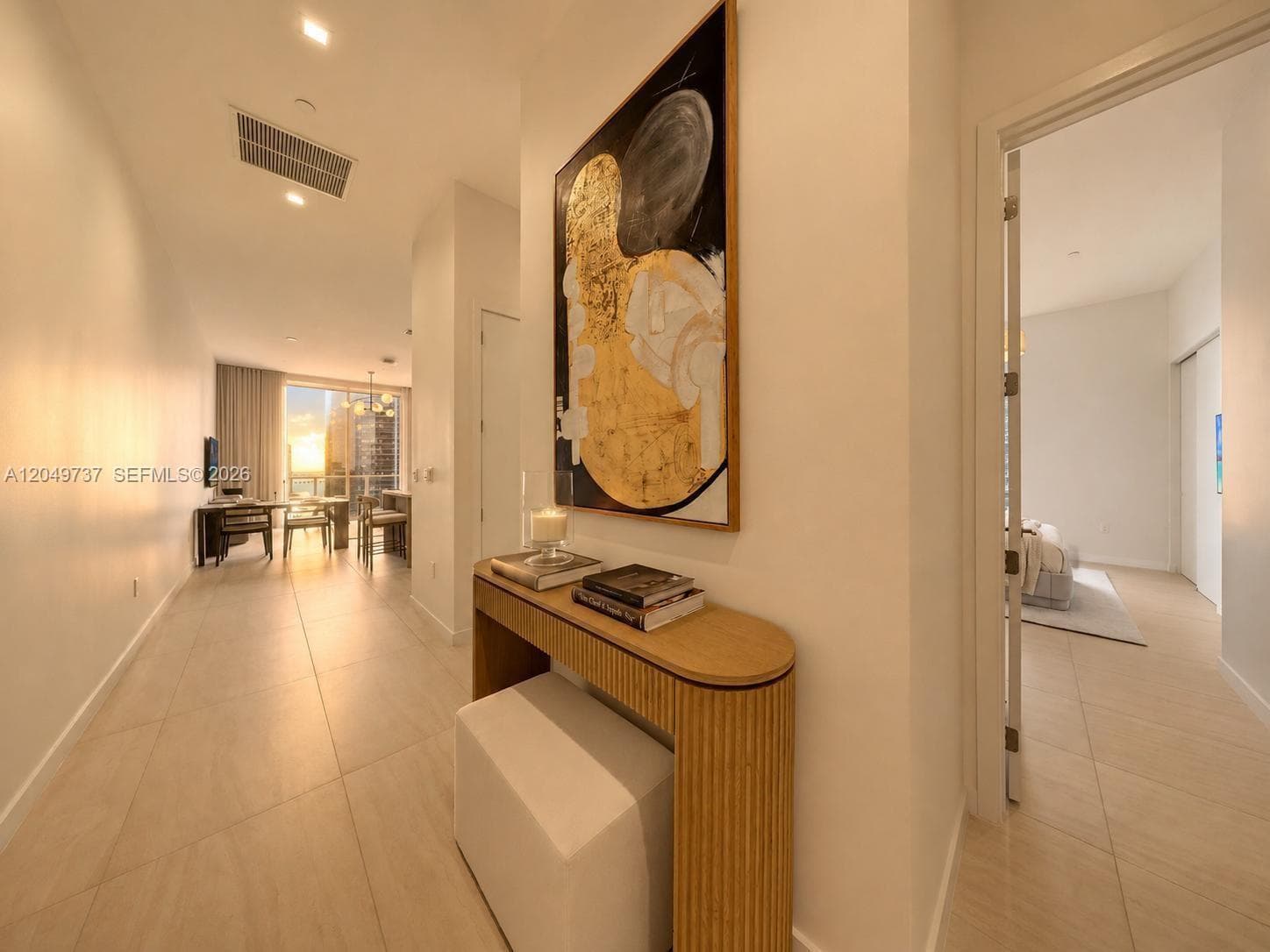 77 SE 5th Street, Miami FL 33131 photo 2
