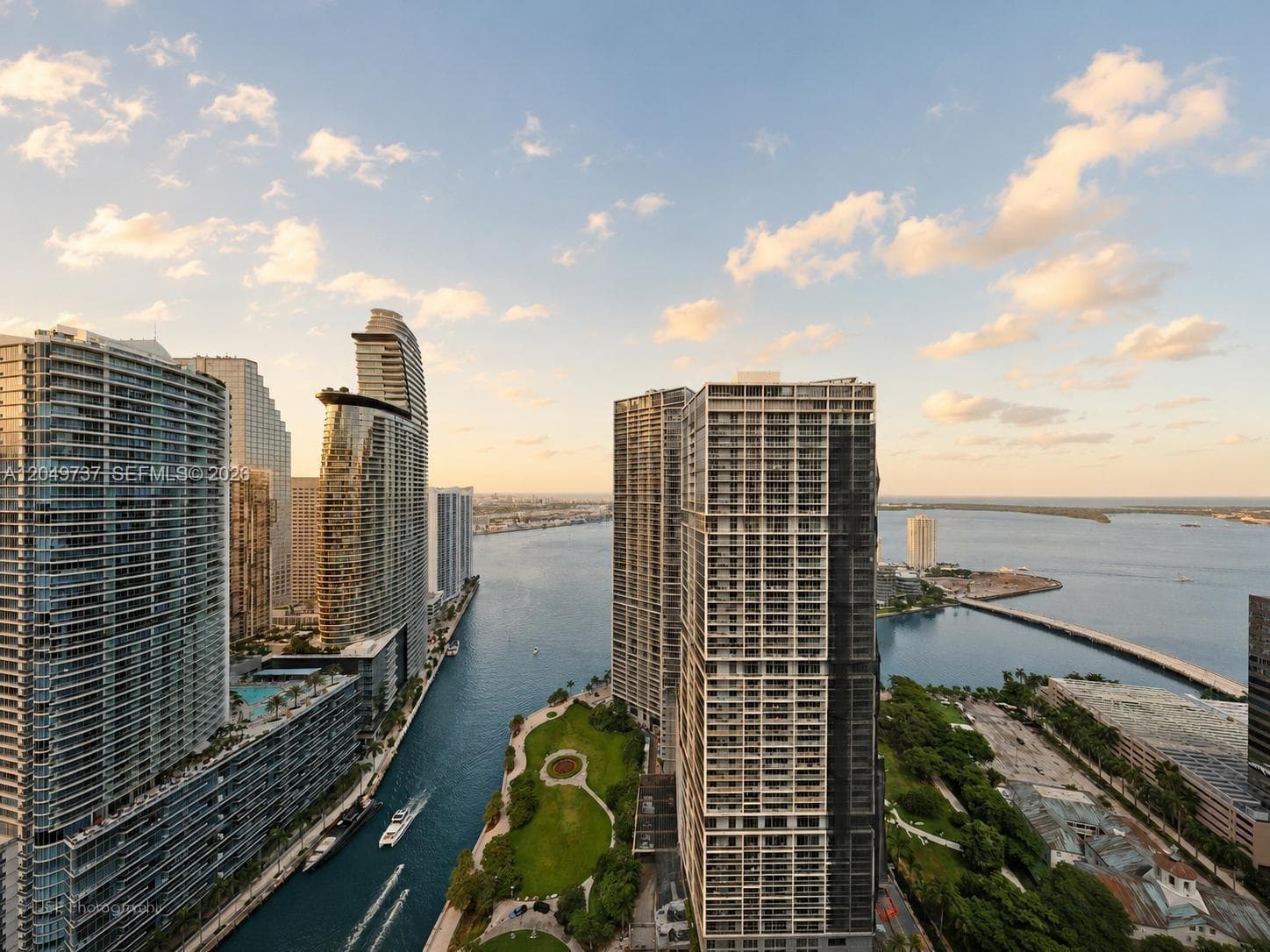 77 SE 5th Street, Miami FL 33131