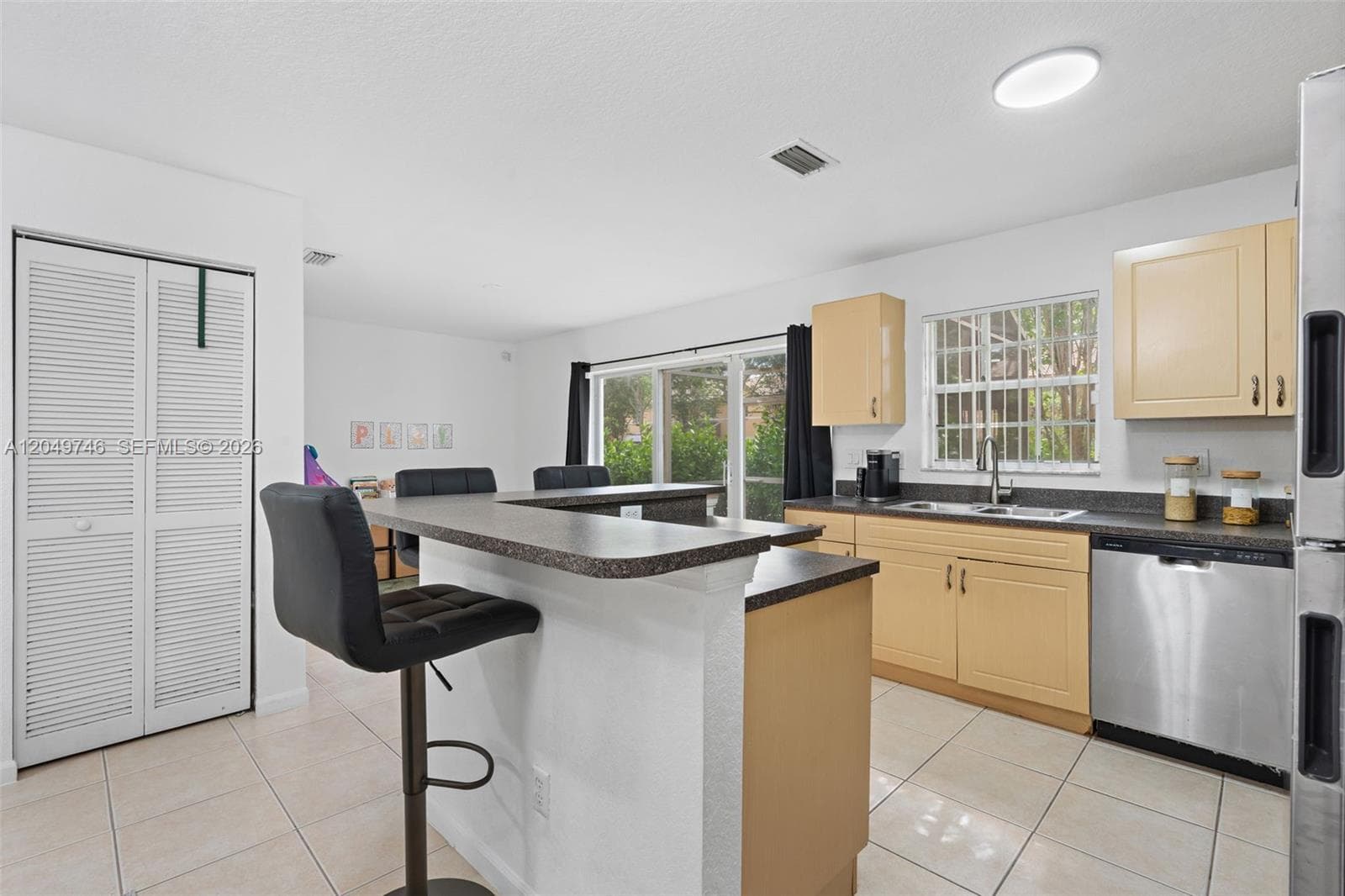 2303 SW 87th Ter, Miramar FL 33025 photo 4