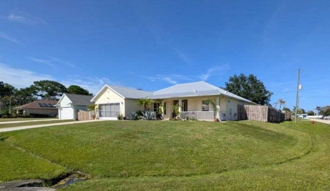 2097 SW Larchmont Lane, Port St. Lucie FL 34984 photo 3