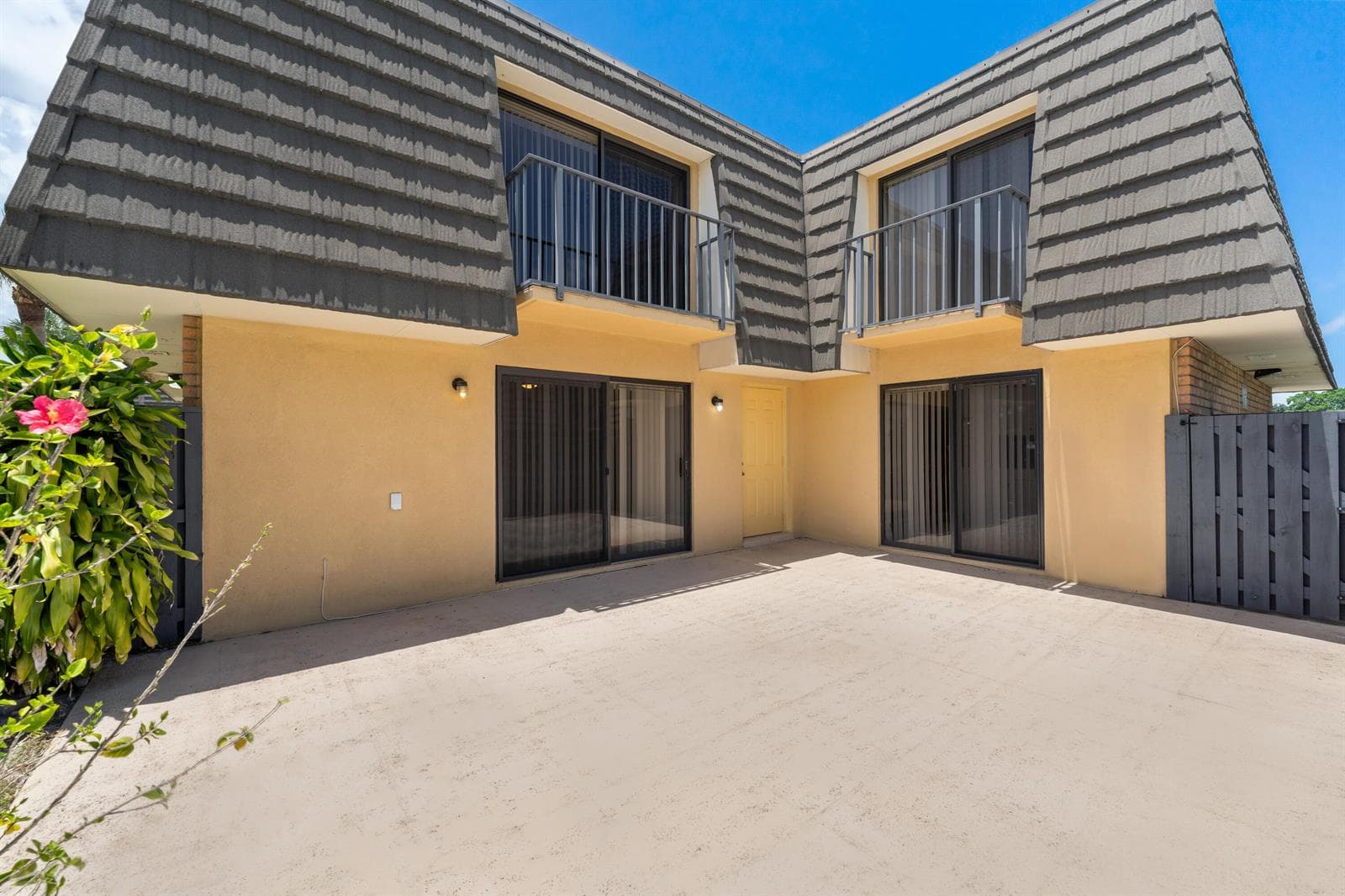 915 9th Way, West Palm Beach FL 33407