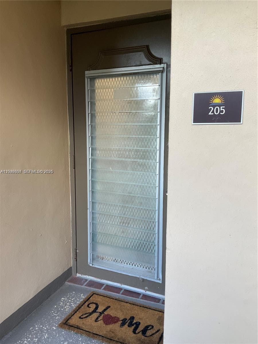 9201 Sunrise Lakes Blvd # 205, Sunrise FL 33322 photo 2