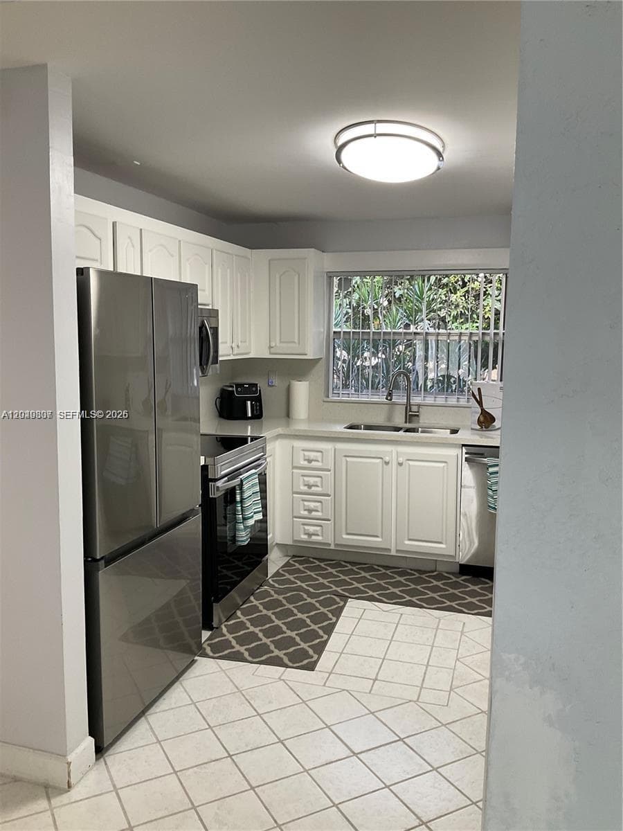 9201 Sunrise Lakes Blvd # 205, Sunrise FL 33322 photo 4