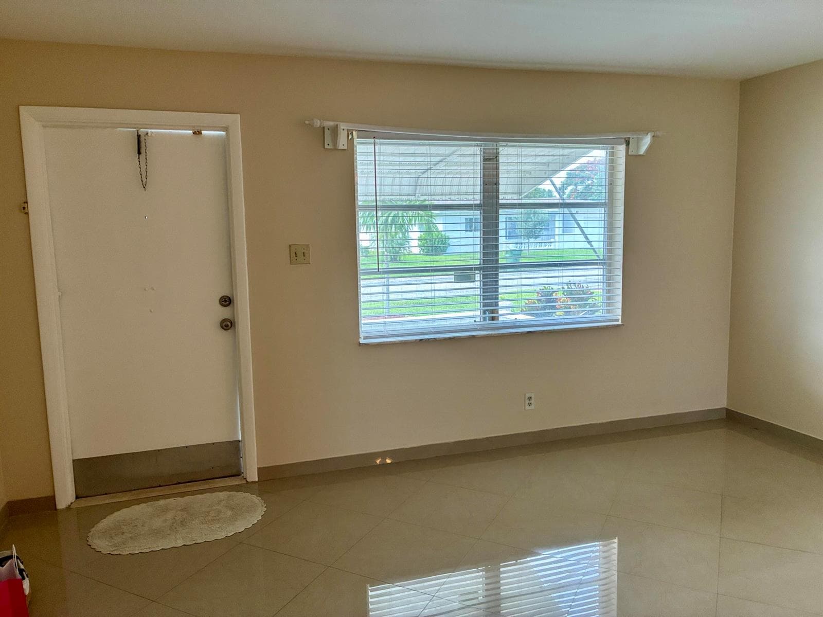 7470 NW 7th Place, Margate FL 33063 photo 2