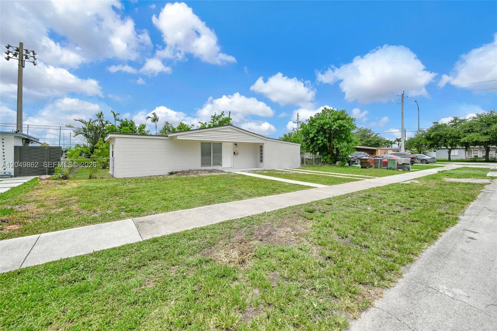 1380 W 60th Ter, Hialeah FL 33012 photo 2