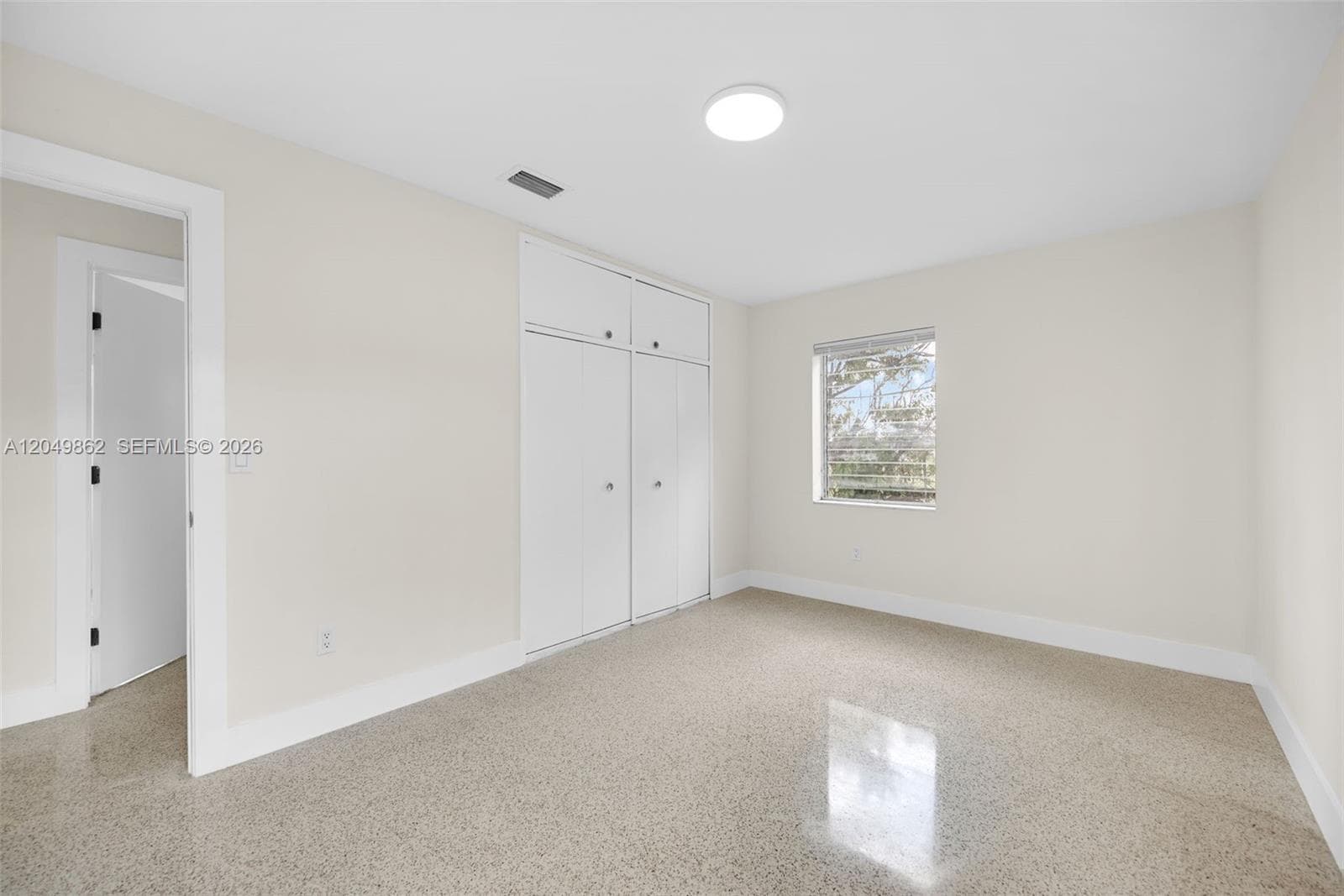 1380 W 60th Ter, Hialeah FL 33012 photo 4