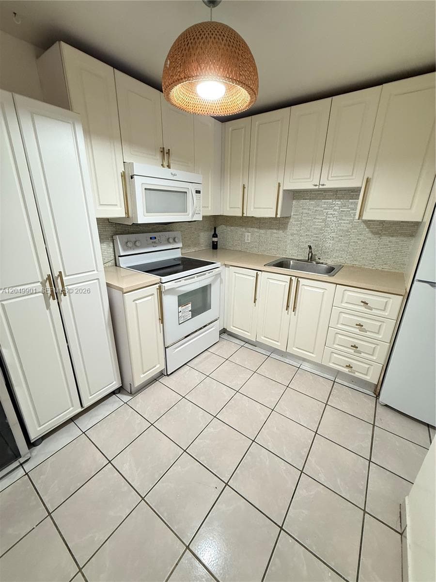 2025 NE 164th St # 318, North Miami Beach FL 33162 photo 2