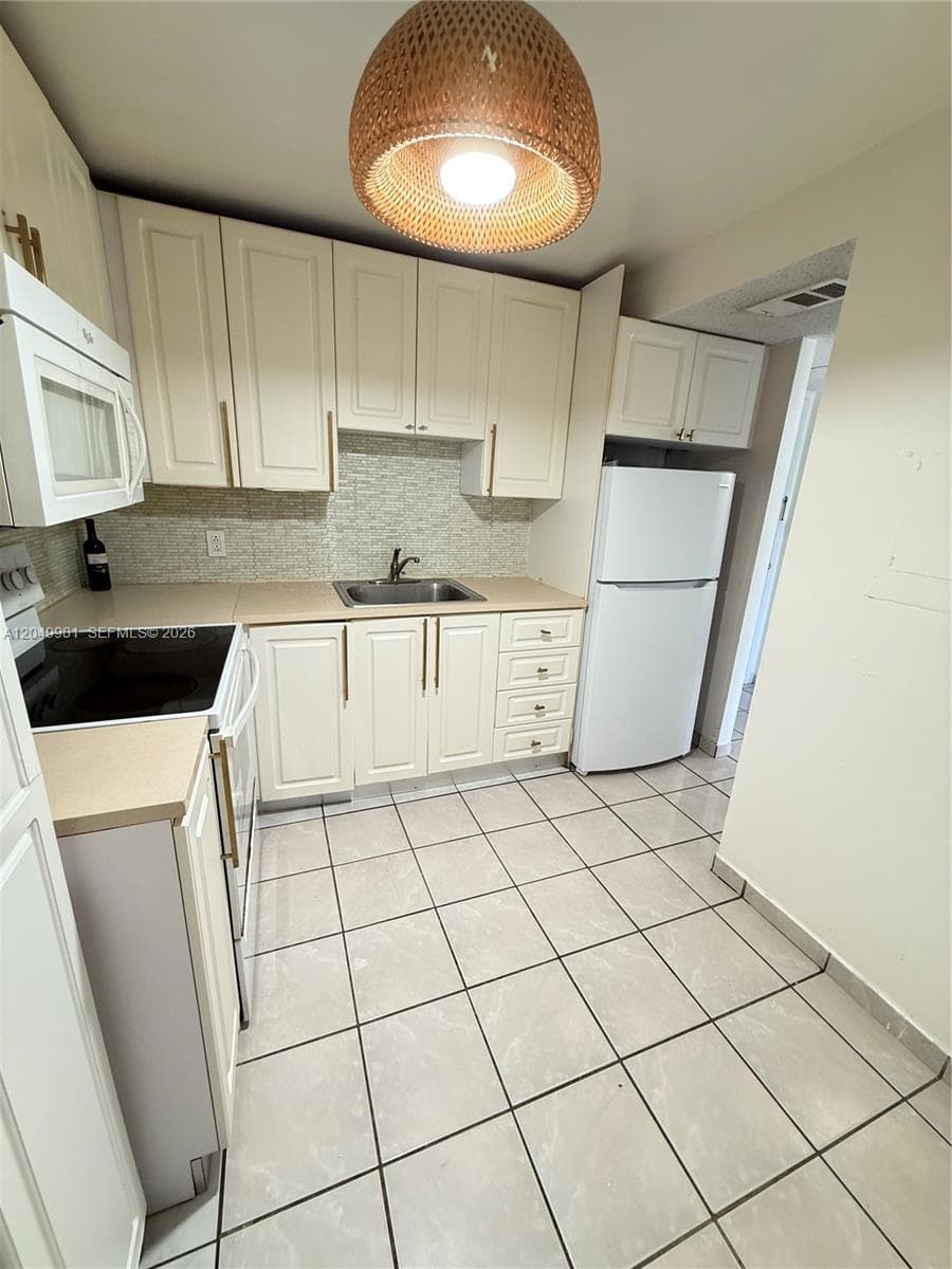 2025 NE 164th St # 318, North Miami Beach FL 33162 photo 3