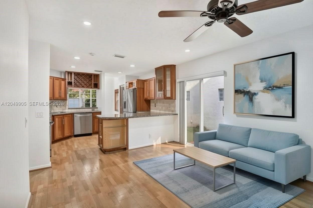 1485 Seabay Rd, Weston FL 33326