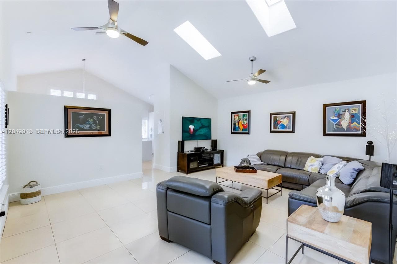15241 NW 89th Ave, Miami Lakes FL 33018 photo 2