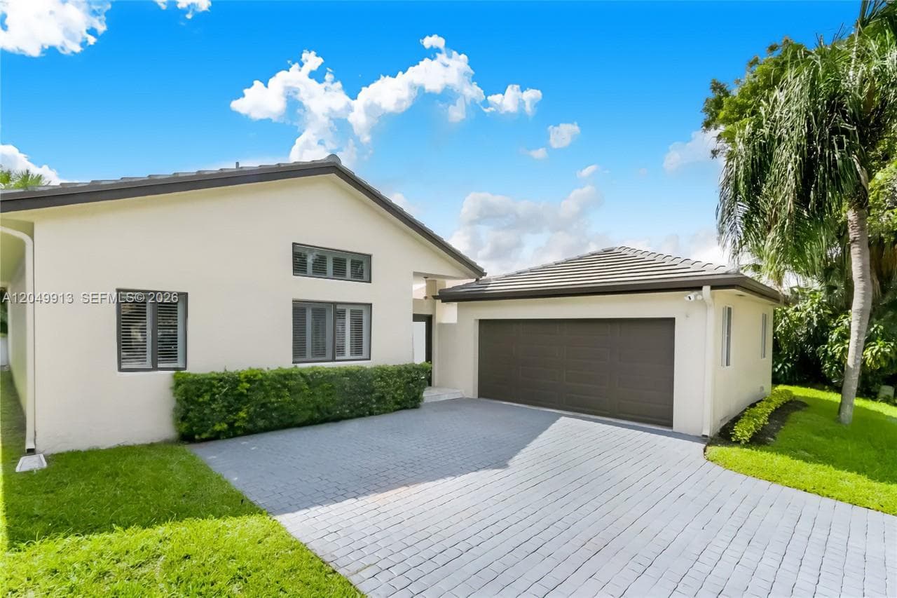 15241 NW 89th Ave, Miami Lakes FL 33018