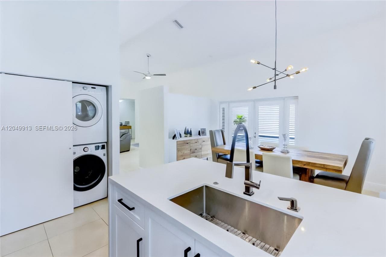 15241 NW 89th Ave, Miami Lakes FL 33018 photo 5