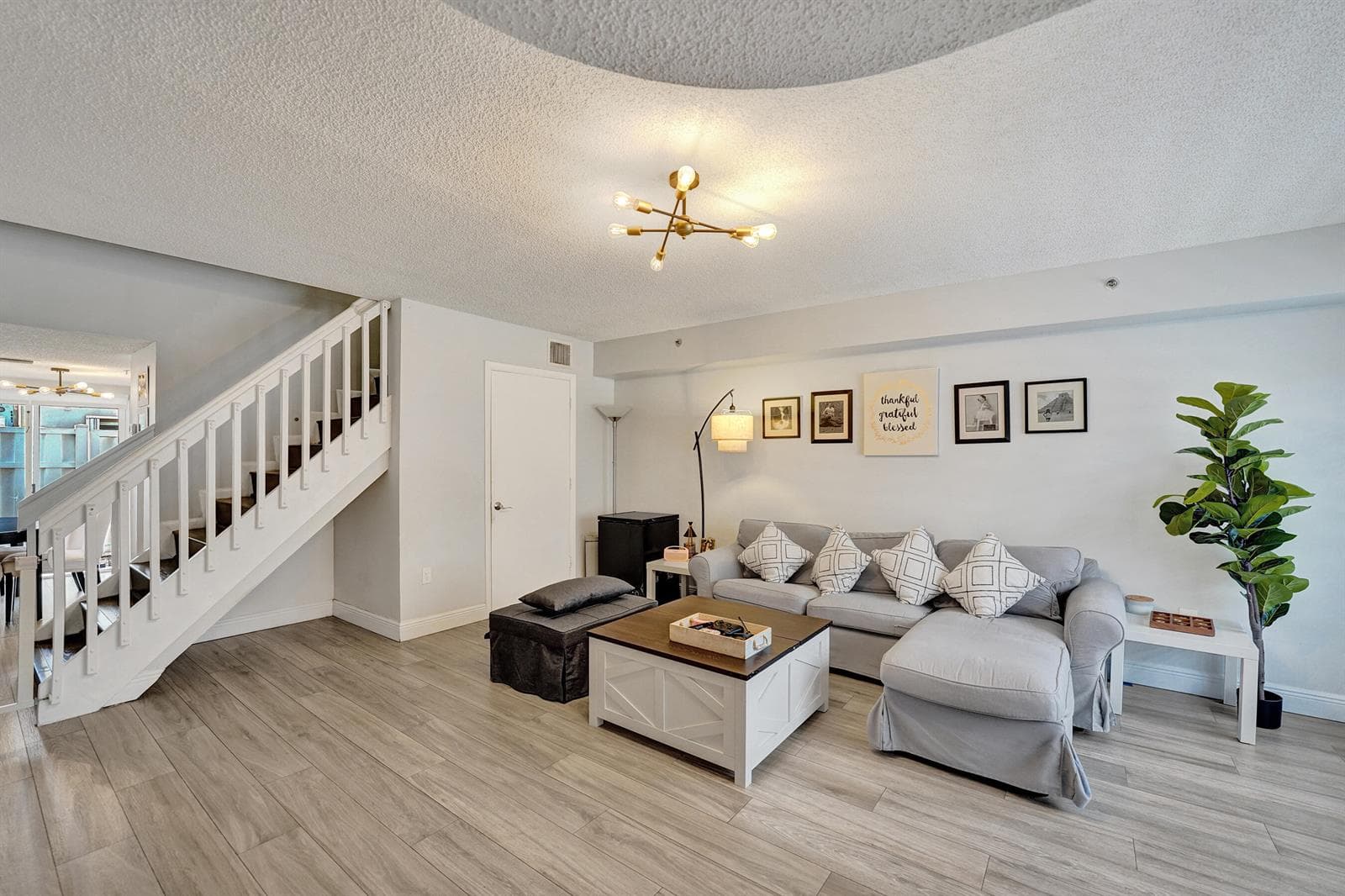 173 Riviera Circle, Weston FL 33326 photo 2