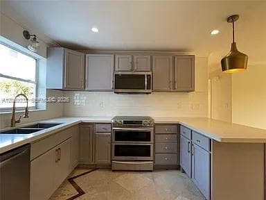 1107 NE 8th St, Hallandale Beach FL 33009 photo 2