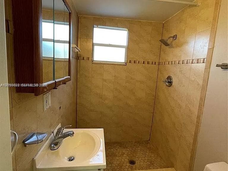 1107 NE 8th St, Hallandale Beach FL 33009 photo 3