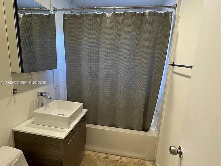 1107 NE 8th St, Hallandale Beach FL 33009 photo 4