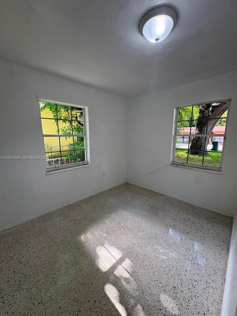 475 NE 164th St, Miami, FL 33162 photo 3