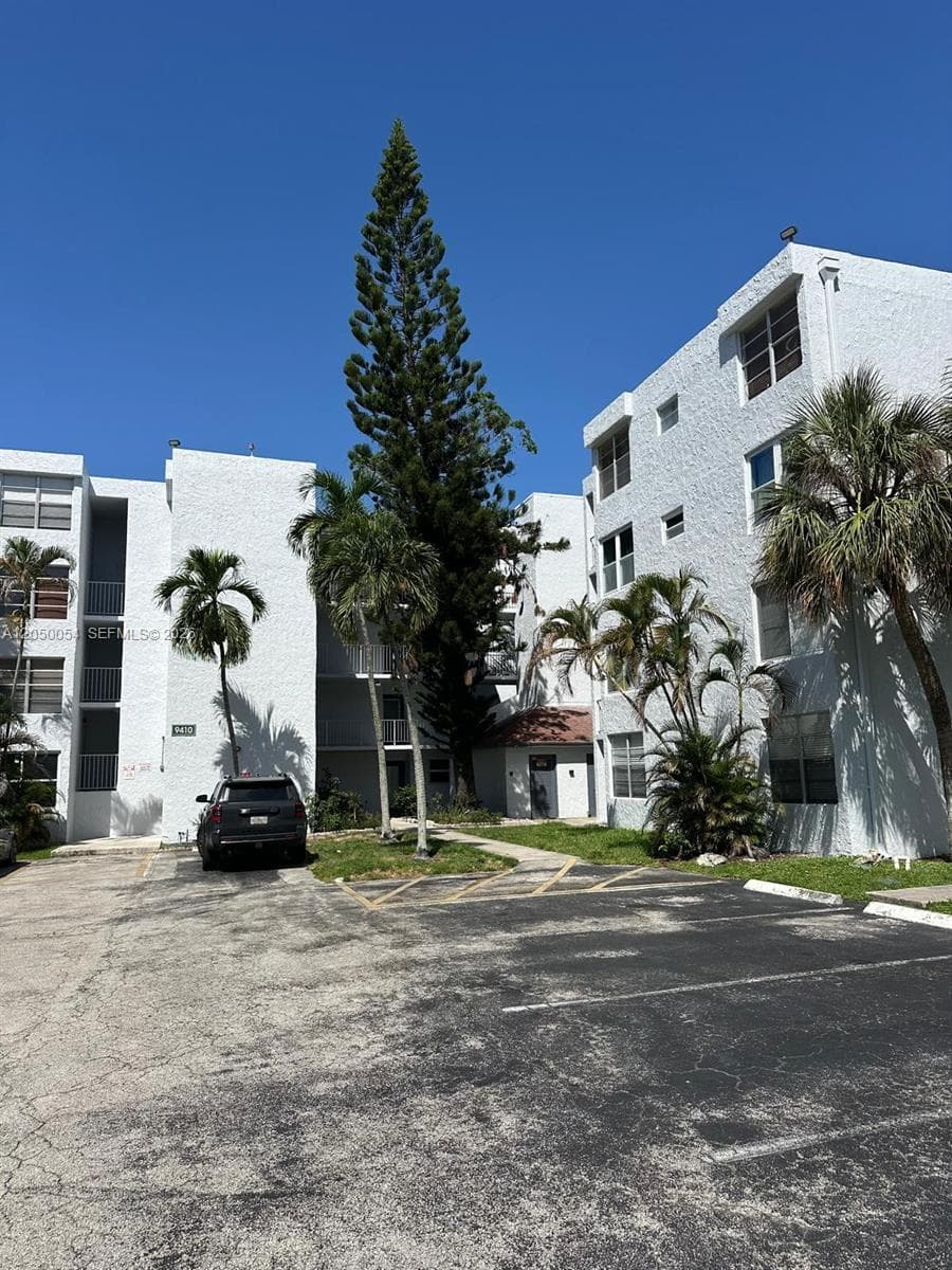 9410 Live Oak Pl # 305, Davie FL 33324