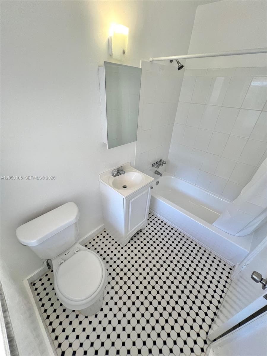 710 NE 85th St # 14, Miami, FL 33138 photo 4