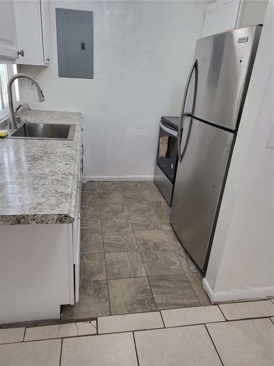 755 NW 84th St, Miami FL 33150 photo 2