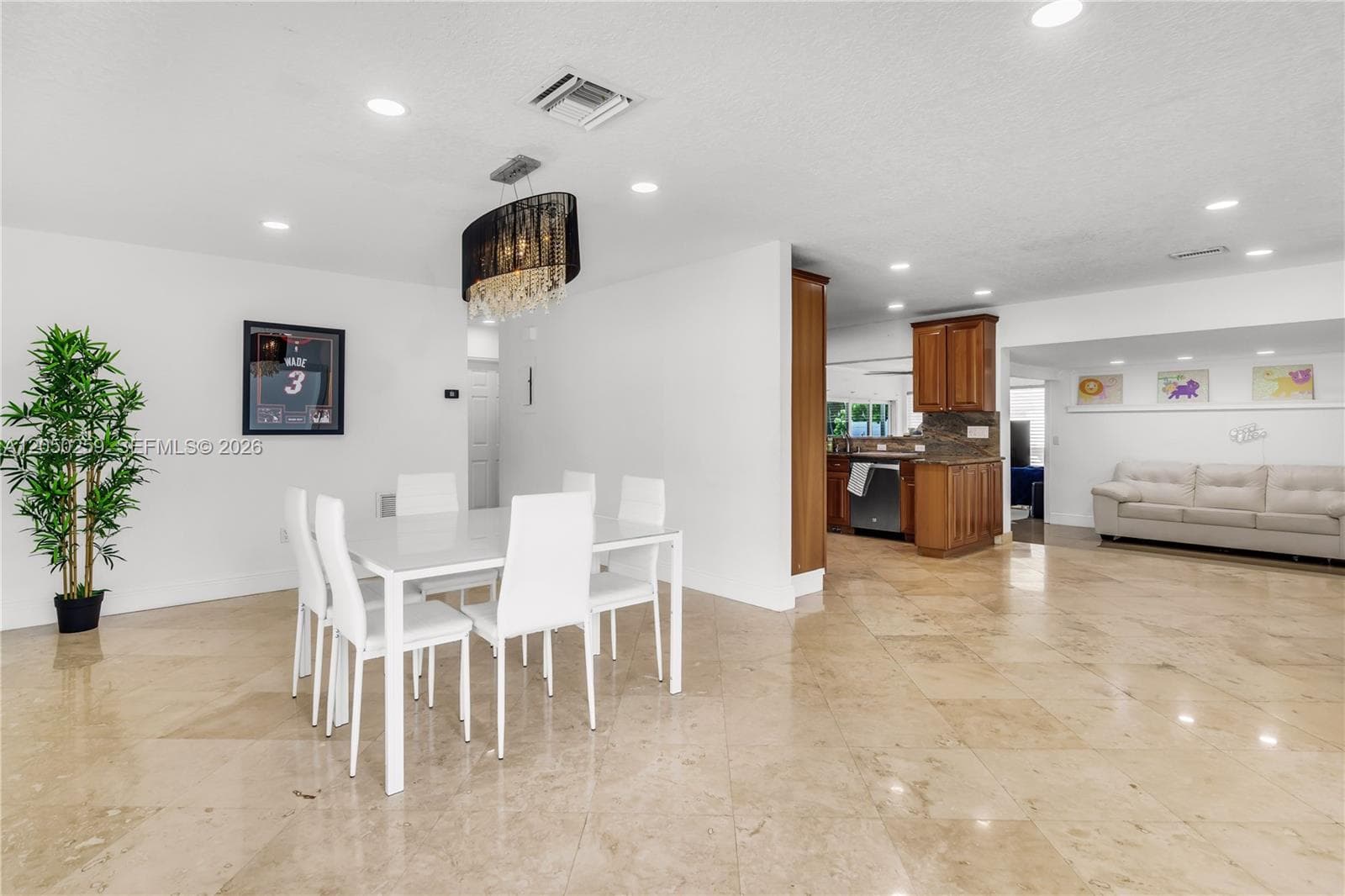 2424 NE 18th Ave, Wilton Manors FL 33305 photo 3