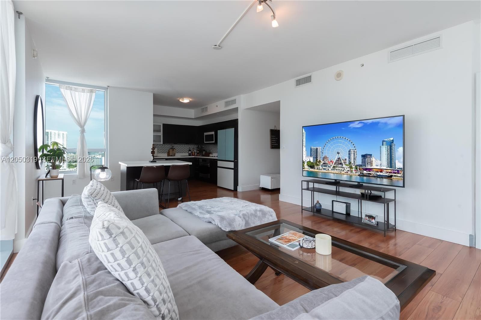 90 SW 3rd St # 2113, Miami FL 33130 photo 2