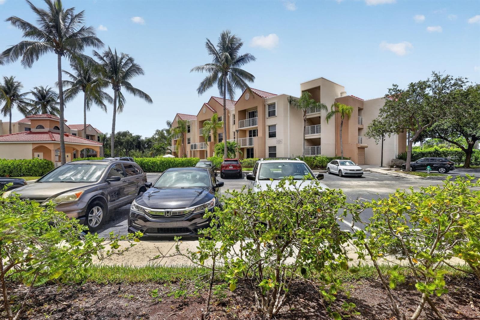 2731 Ocean Club Boulevard # 102, Hollywood FL 33019 photo 2