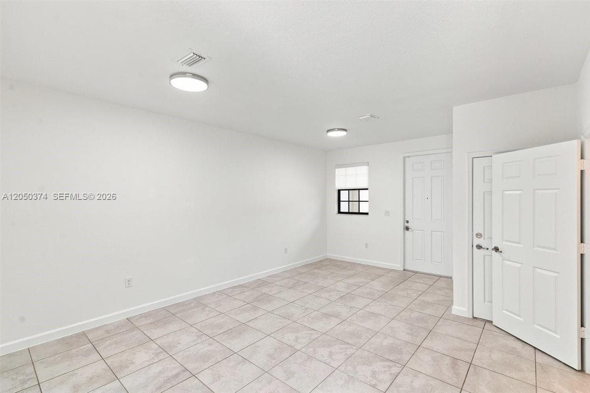 125 SE 34th Ter, Homestead FL 33033 photo 5