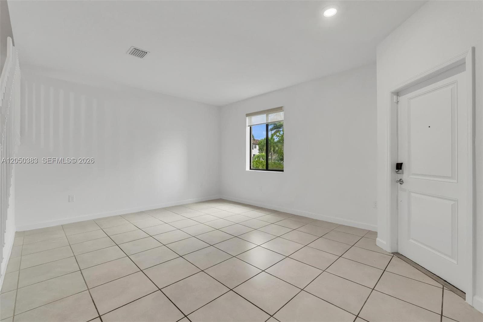 582 NE 207th St, Miami FL 33179 photo 3